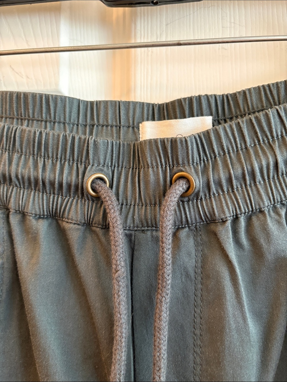 Lou & Grey NWT dark olive green pants size M - Picture 7 of 8